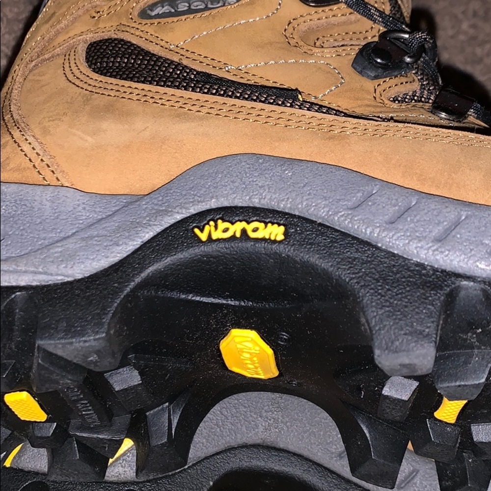 Boots - Picture 4 of 5